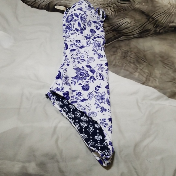 Bikini - Picture 3 of 4